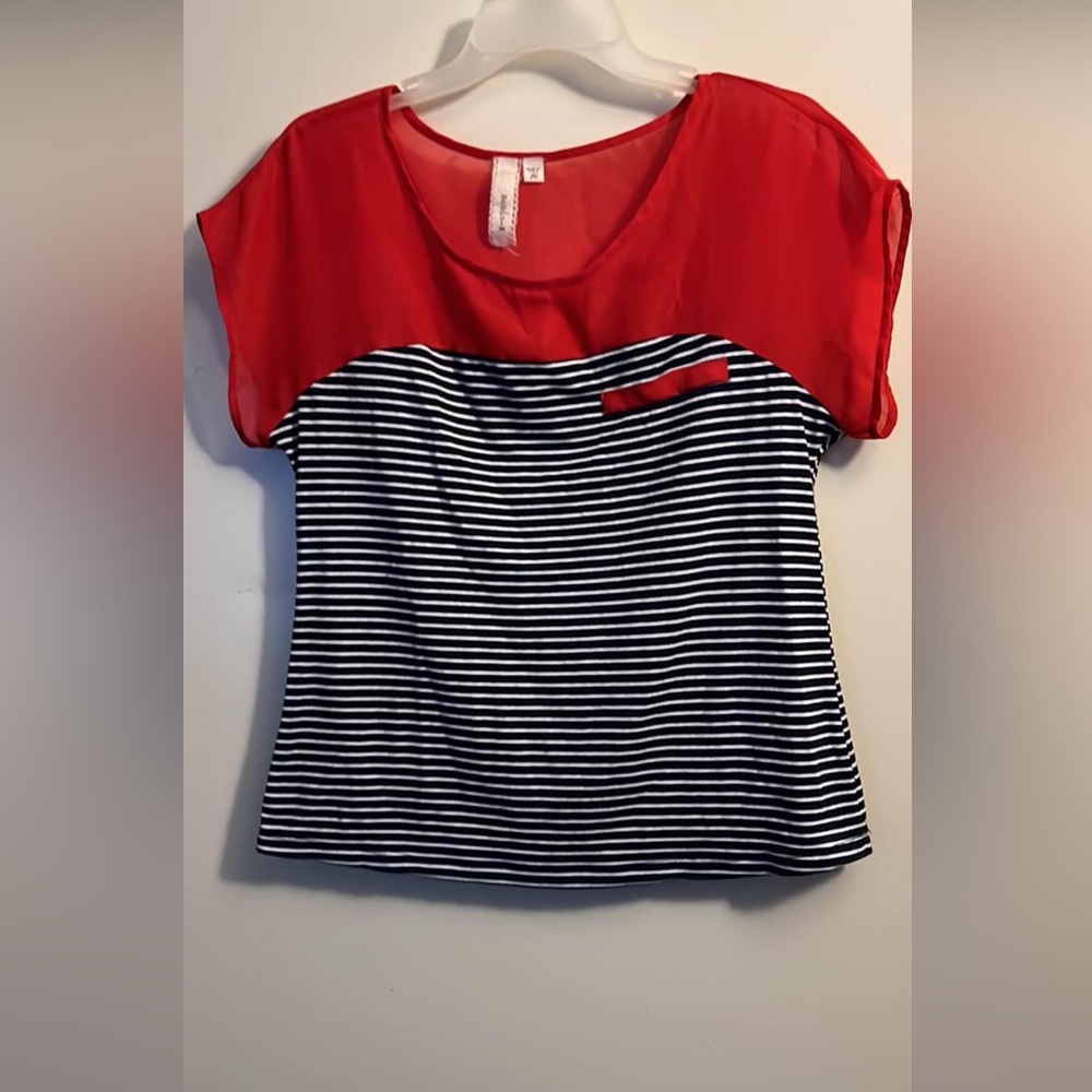 ✨Robin K Top✨ Price Dropped!🔥